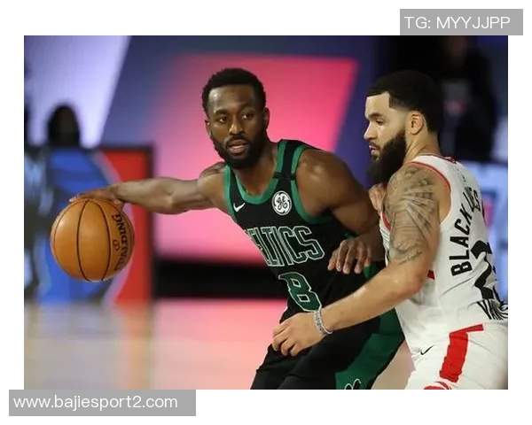 西蒙斯豪泽米诺特三人联手发威合砍53分助力球队逆转胜利