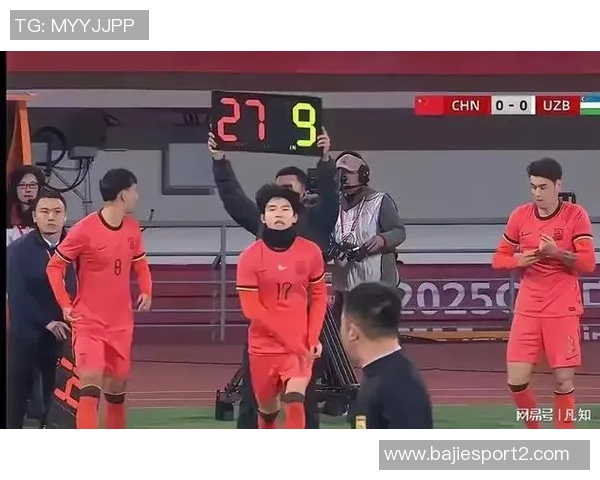 最后时刻U22国足角球争议鲍世蒙拔角旗杆遭黄牌处罚后幽默插回 最后时刻U22国足角球争议鲍世蒙拔角旗杆遭黄牌处罚后幽默插回