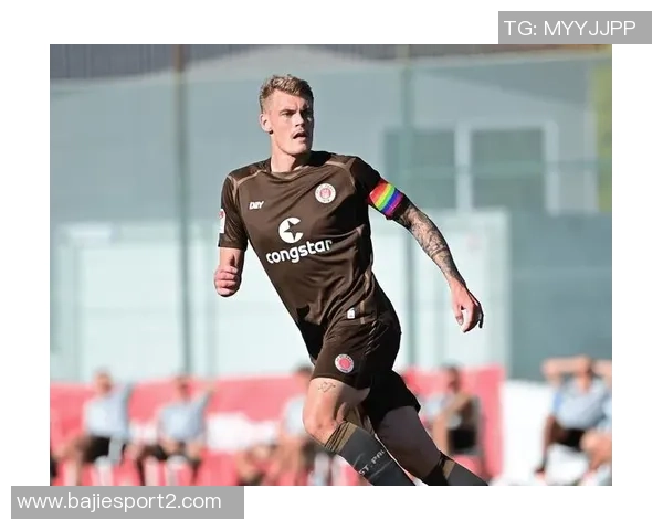 圣保利正式签约福冈黄蜂26岁日本中卫安藤智哉加盟公告